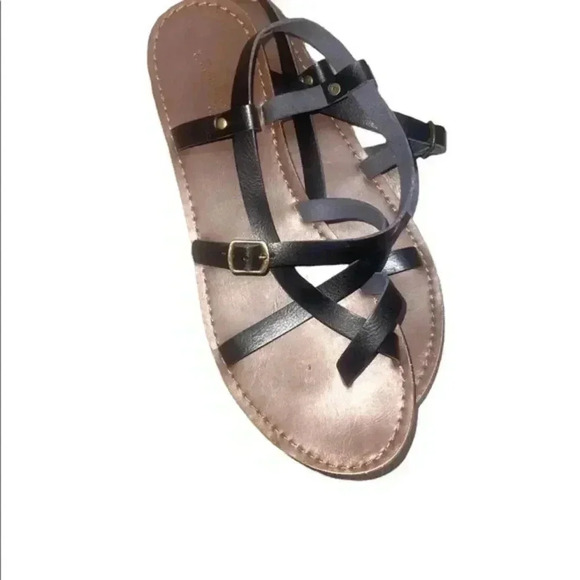 BUNDLE OF SANDALS. - Picture 3 of 5